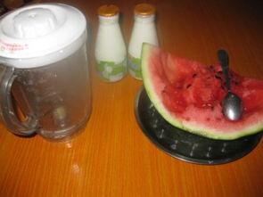 吃亚瓜喝牛奶,亚瓜与牛奶的完美搭配  第2张